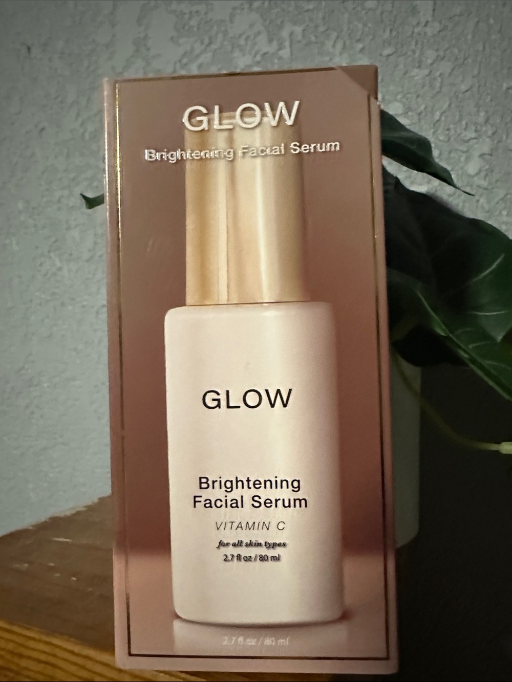 GLO jeans Brightening Facial Serum - White & Gold